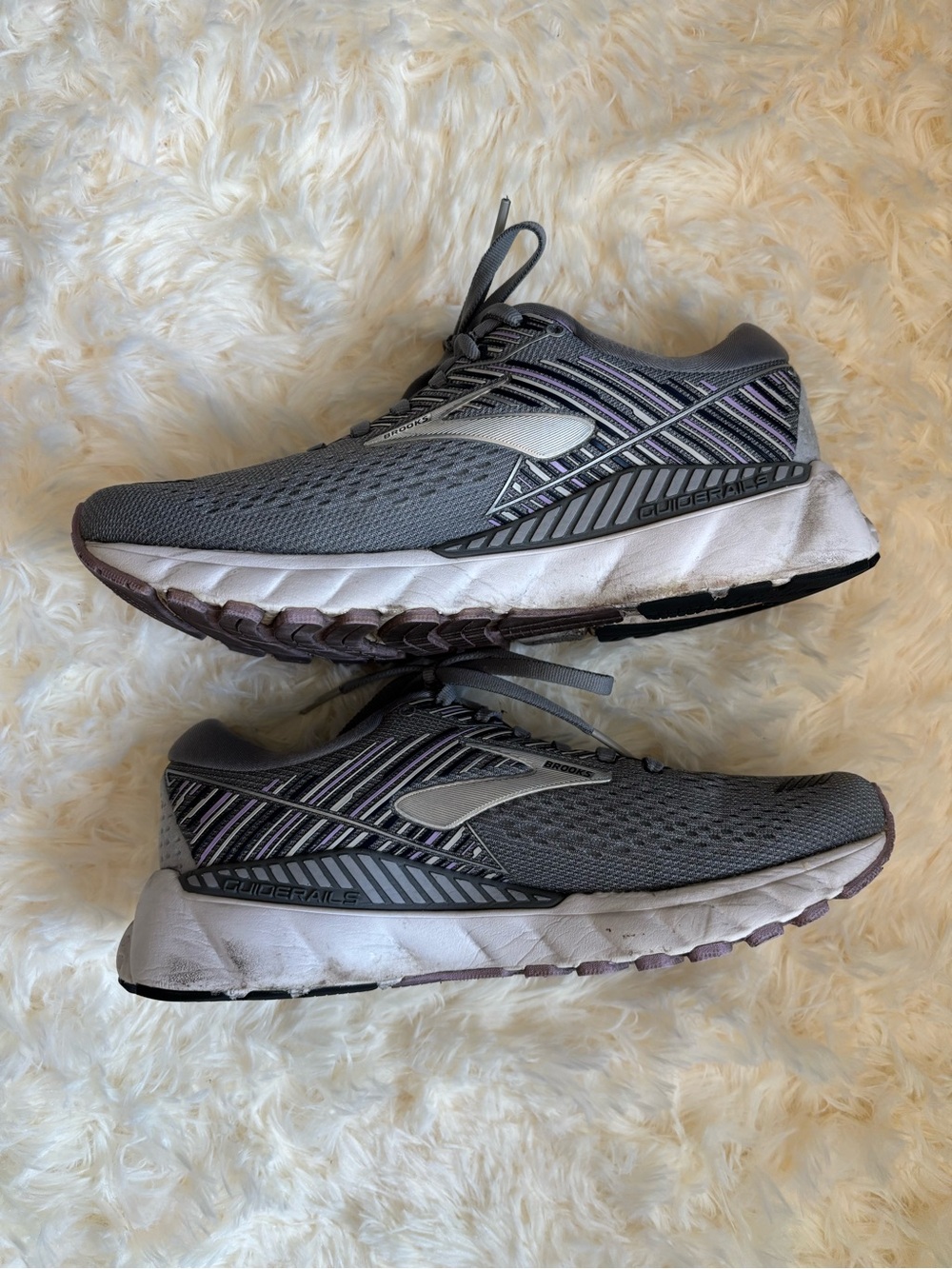 Brooks Adrenaline GTS 19 Womens Size 8 Running Shoes Gray Lavender Navy